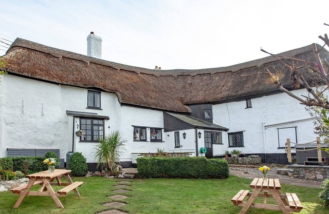 6 bedroom accommodation in Kingsteignton, near Newton Abbot