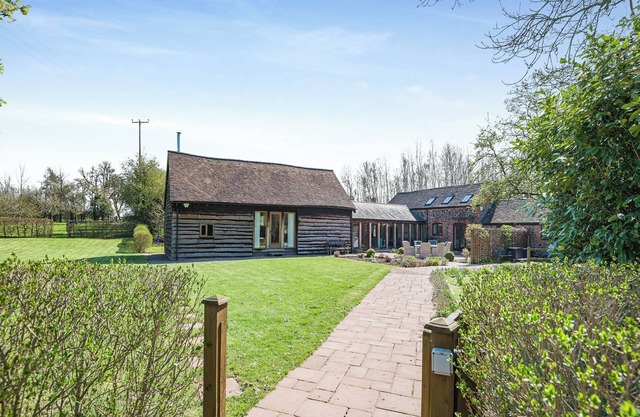 6 bedroom accommodation in Welland, near Malvern