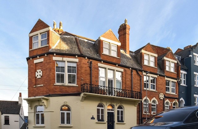 We adore this stylish celebration home set a few steps from the golden sands of the Swanage beach.