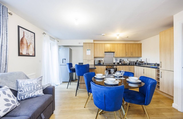 6 bedroom Ashford Haven central to train station