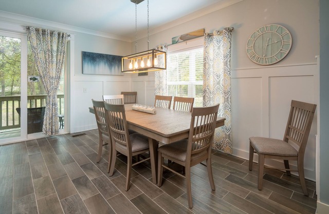 6 Bedroom Beach House with Heated Pool 2 Blocks to Beach