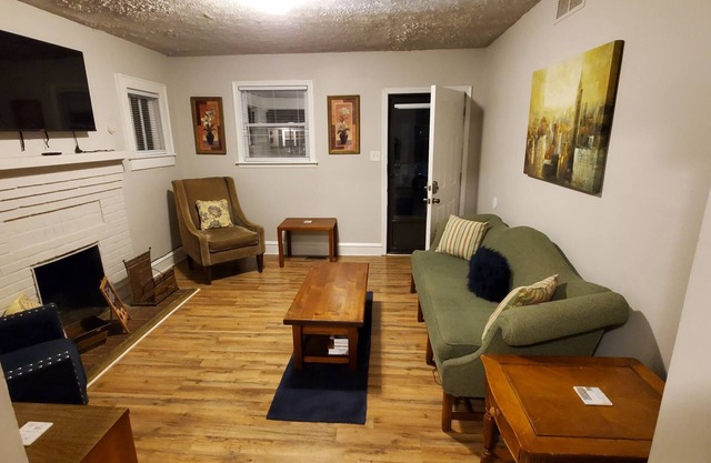6 Bedroom Bungalow in the Heart of Hampton