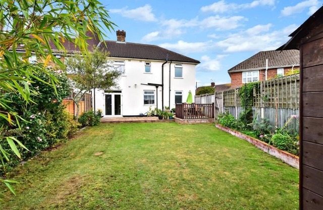 6 Bedroom Family House In Dartford! Close to Bluewater and Central Park