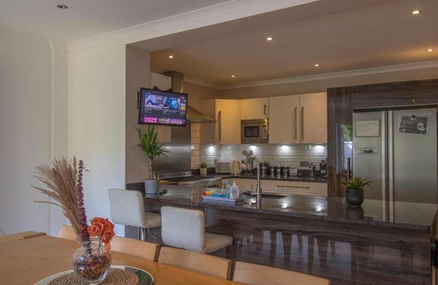 6 Bedroom Holiday Home with Hot Tub & Garden