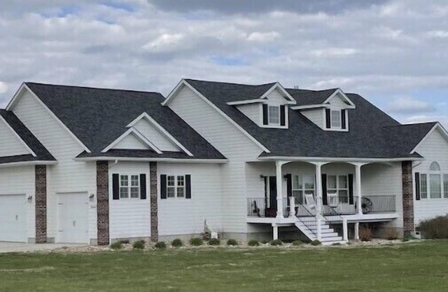 Peaceful 6 Bedroom Home with Indoor Fireplace
