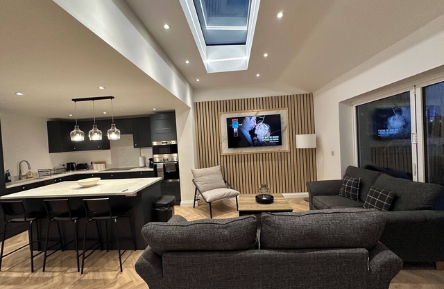 6 bedroom house in Orpington