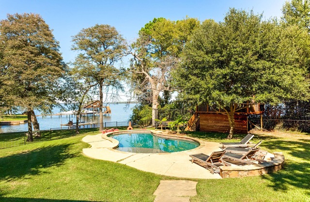 6 chambres Lakehouse Waterfront + piscine / terrain de basket / Treehouse