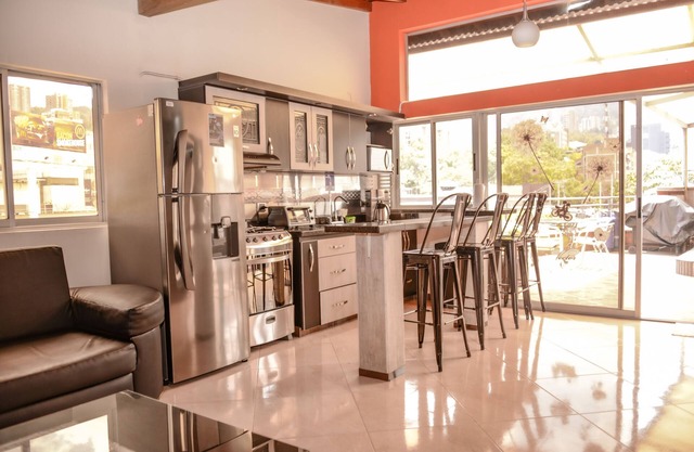 Penthouses en duplex de 6 chambres qui se connectent dans le salon 2 bains à remous Lleras Area