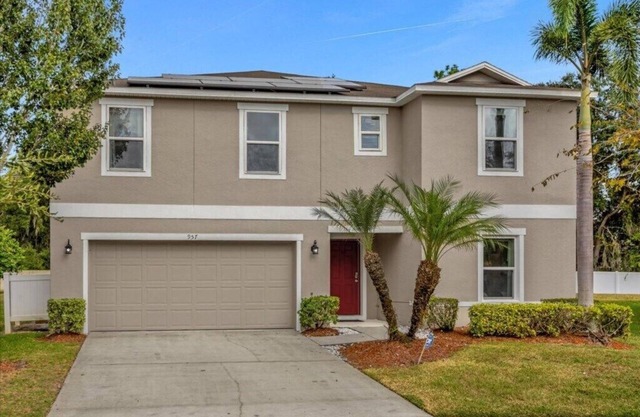 6 Bedrooms/ 4.5 Bathrooms/ Crystal Cove (957 EG)