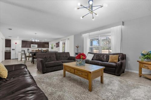 6 Bedrooms 45 Bathrooms Crystal Cove 957 Eg