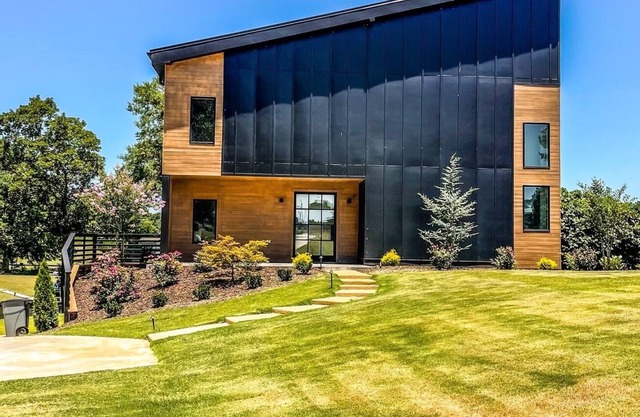 6 BEDROOMS NEW CONSTRUCTION! BOAT AND JET SKI LIFT