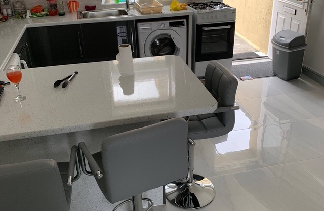 6 lits WiFi gratuit Cuisine de luxe Maison Douche Brand New Nice View