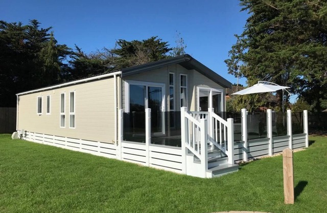 6 berth luxury lodge in Christchurch, Dorset
