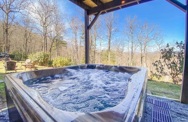 6 Br Sleeps 16 - Game Room - Hot Tub - Firepit