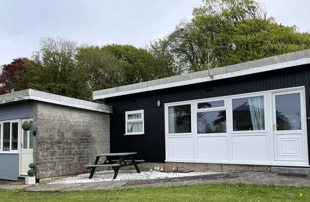 6 BUCKLANDS, family friendly, with pool in Bucks Cross, Bideford