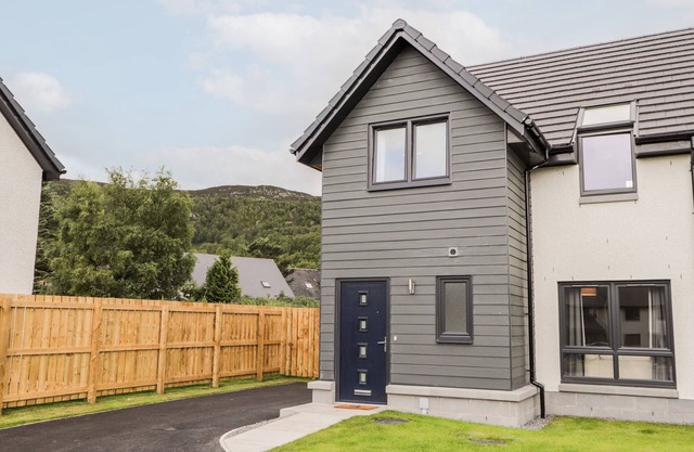6 BYNACK MORE, family friendly, with a garden in Aviemore