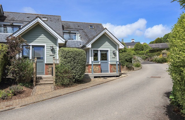 6 Court Cottage, Hillfield Village, DARTMOUTH