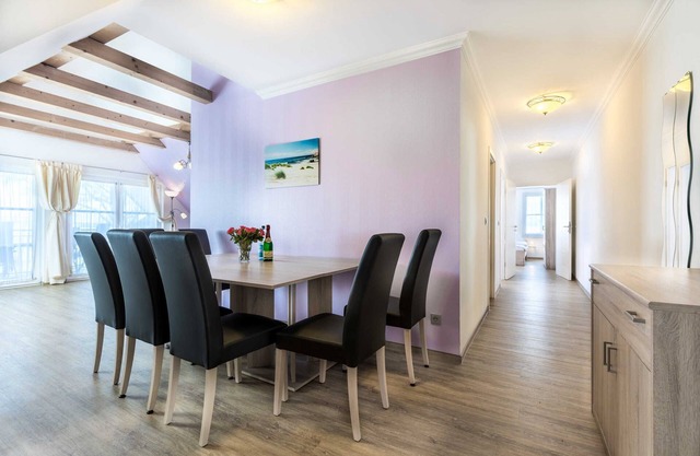 (6) Kerstin, 3-room apartment, loggia, upper floor - Ostseeferienhaus Drachenflieger Pepelow OFC 02