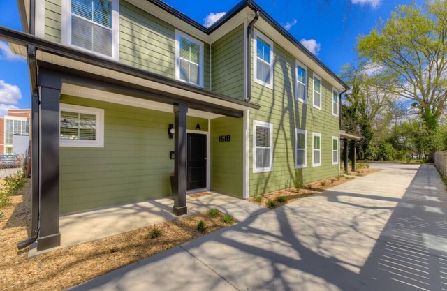 6 King BRs w/ SmartTVs | Across from Township