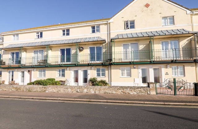 6 Lyme Mews, SEATON