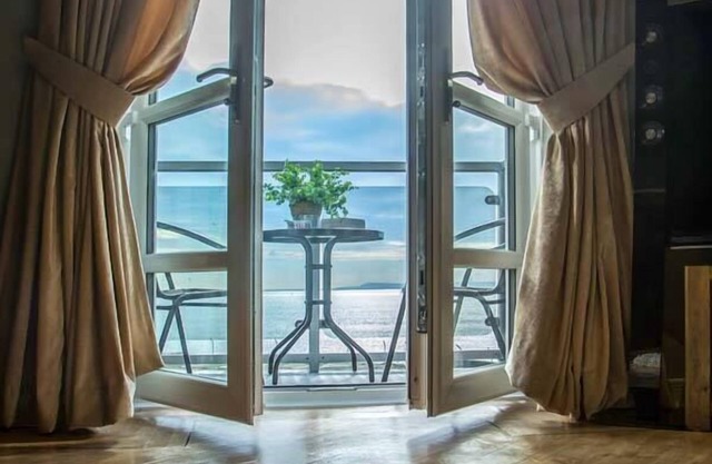 6 Mariners Point