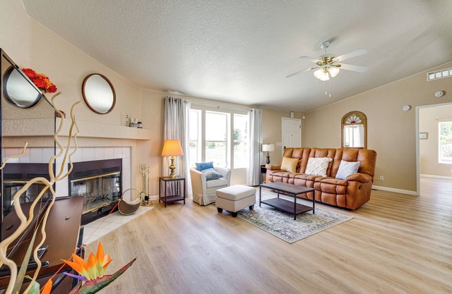 6 Mi to Downtown Pahrump: Scenic Desert Retreat