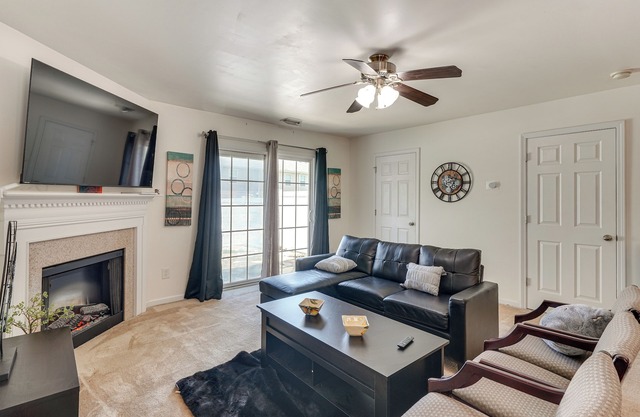 6 Mi to Dtwn Raleigh: Townhome w/Fenced Patio!