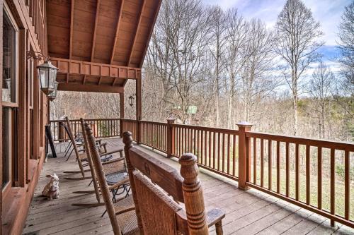 6 Mi to Great Smoky Mtns Quiet Cabin with Hot Tub
