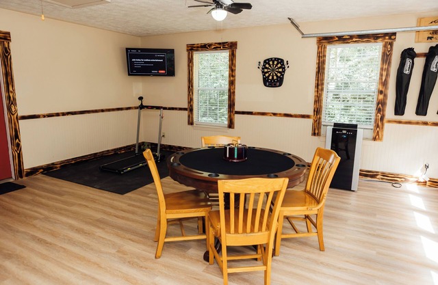 6 Minutes to Downtown Dahlonega - Wineries - Cozy Well Appointed 3 Bedroom Home