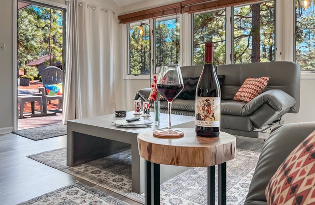#6 near Village w/ King * Pinehurst Brews and Snooze * 4 Beds * EV Charger