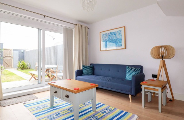 6 OCEAN HEIGHTS, pet friendly, country holiday cottage in Newquay