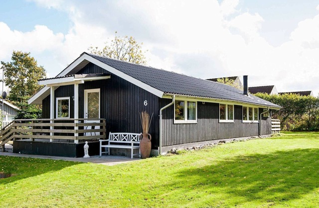 6 person holiday home in Juelsminde
