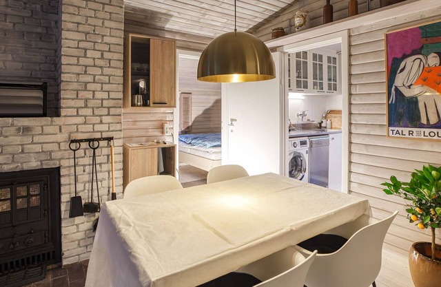 6 person holiday home in Hornbæk