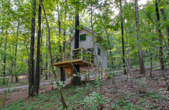 #6 (Pine) Luxury Treehouse near Lake Guntersville
