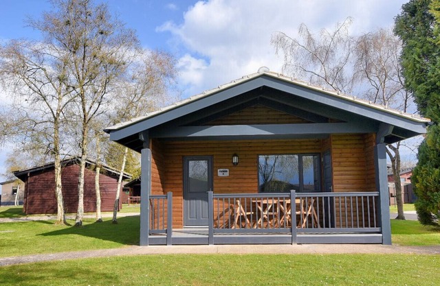 6 Pinewood Retreat, LYME REGIS