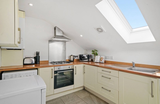 6 Sarah House | by Truestays ® Serviced Accommodation