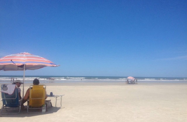 6 SUITES, AIR, WIFI, PLAGE DE GUARATUBA AVEC NATURE CALME PLACE TOUTE L'ANNEE