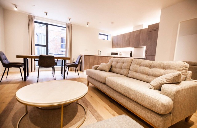 6 The Hideaway (2mins to the beach)