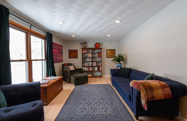 .6 Promenade vers Carmel Midtown (Palladium). Plus chaise de massage et matelas violet