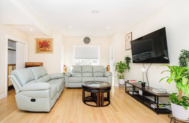 60-2 3BR - Boston Modern Apt near Museum