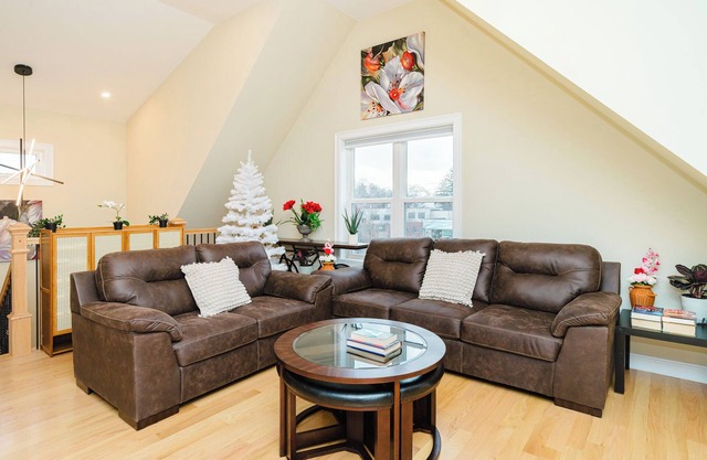 60-3 2BR Boston - Sleek Apt near Wollaston Beach