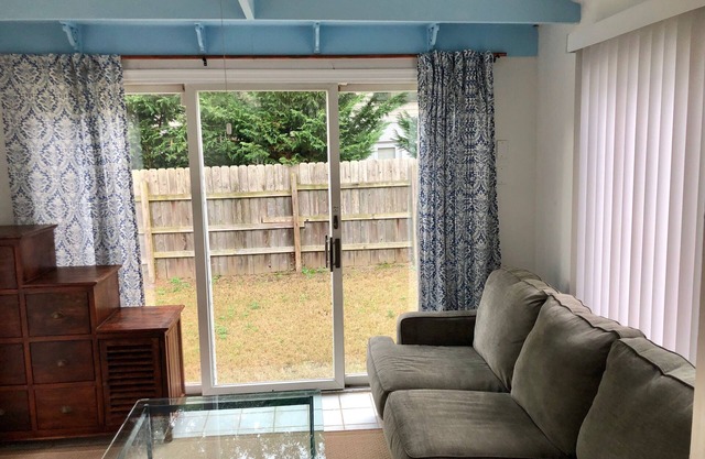 60 Seconds 2 Beach (Duplex 2 of 2)