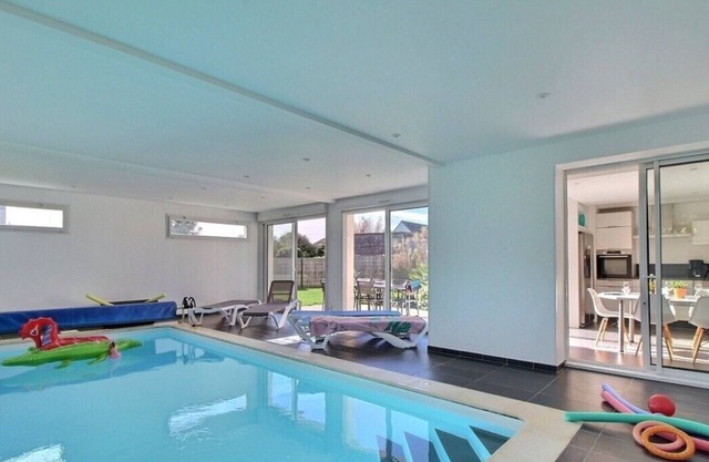 À 600m de la plage : Maison, piscine intérieure 30° et SPA extérieur