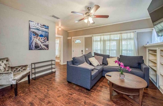 605 N Poplar Ave · 2 King Beds! Fantastic Stylish Bungalow home!❤️??