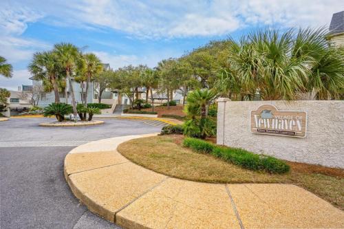 608 New Haven - Resort Access included! Great North Island Location!