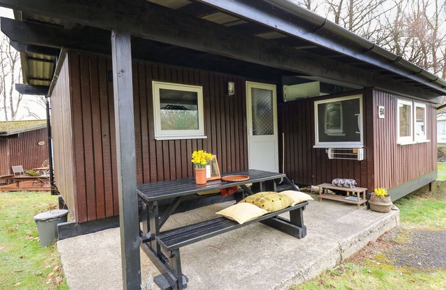 64 PENLAN HOLIDAY PARK, pet friendly, with pool in Cenarth
