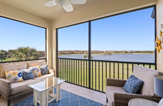 641 Bonita National Condo