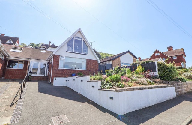 67 PENDRE AVENUE, family friendly, with a garden in Prestatyn