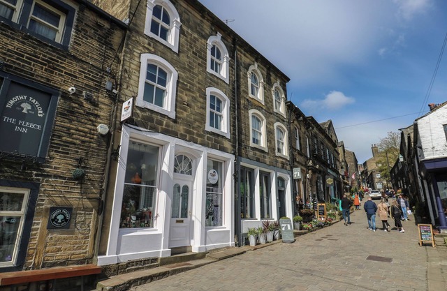 69 MAIN STREET, pet friendly, with a garden in Haworth