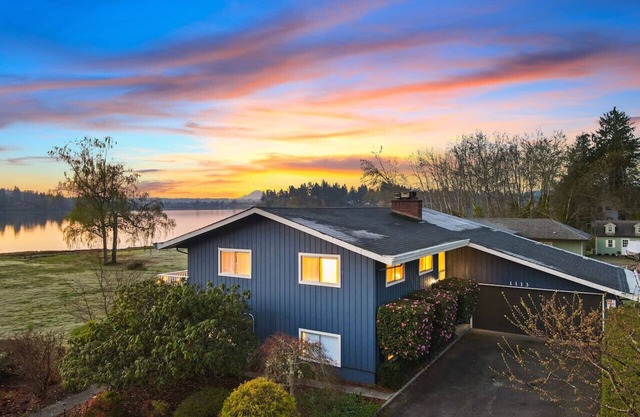 6B4B Oceanfront with Mt. Rainier Views @Bremerton